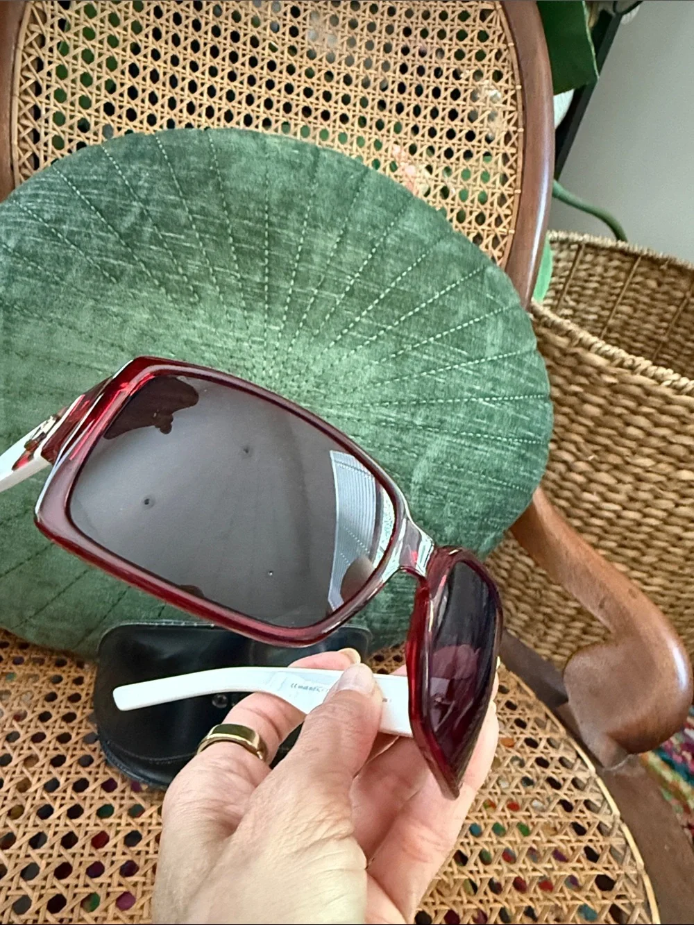 Vintage Y2K Gucci GG 2563/S Red & White Classic Logo Square Frame Sunglasses